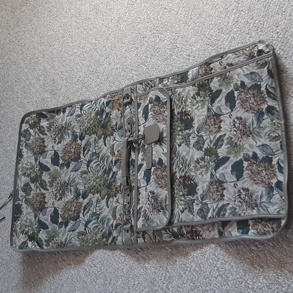 Lucas Floral Travel Foldale Garment Bag.